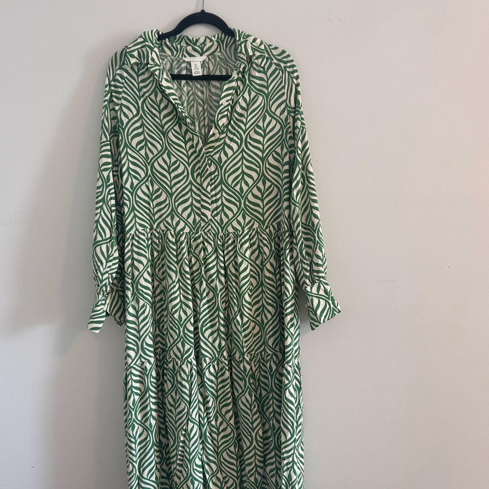 H&M Green Leaf Print Long Sleeve Dress